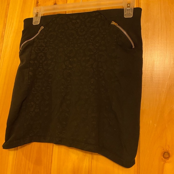 Divided by H&M Women’s Black Leopard Print Mini Skirt - Picture 3 of 8
